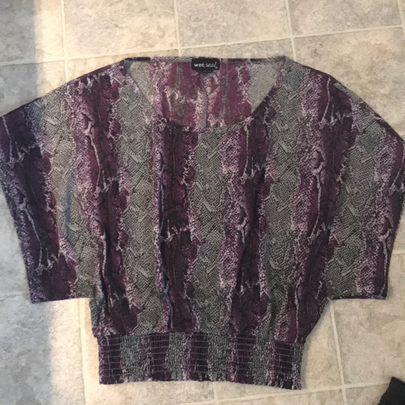 😎🥰3 for 20! Snake print crop top - Picture 2 of 4